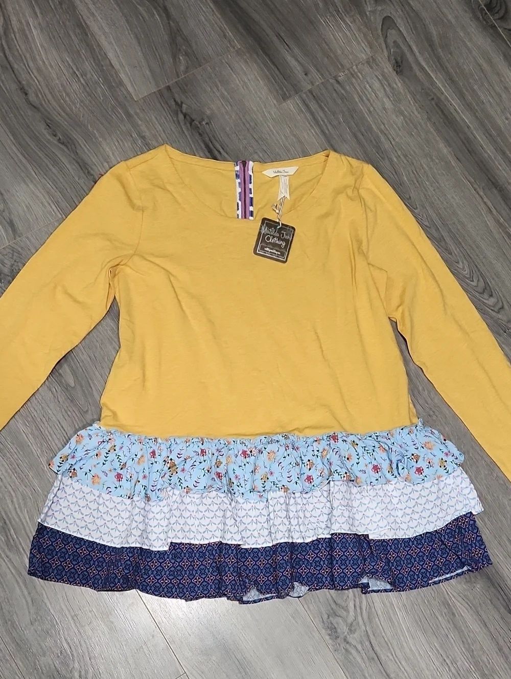 NWT "Make Believe Weekend" Long Sleeve Ruffle Hem Top